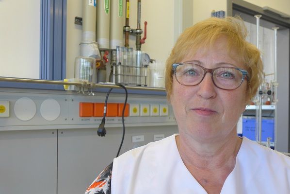 Die promovierte Chemikerin ist die Leiterin des Schülerlabors Merseburg (Foto: Rempe).