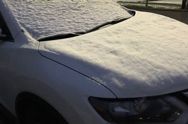 In der kalten Jahreszeit werden Autos besonders schnell dreckig. Die häufige Reinigung ist lästig - aber notwendig. (ChemieBW)