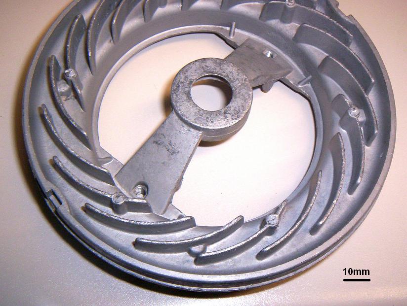 Ein Gusseil aus Aluminium, das in einem Saugstaubergebläse verbaut wurde. Bild : Ulfbastel Wikipedia