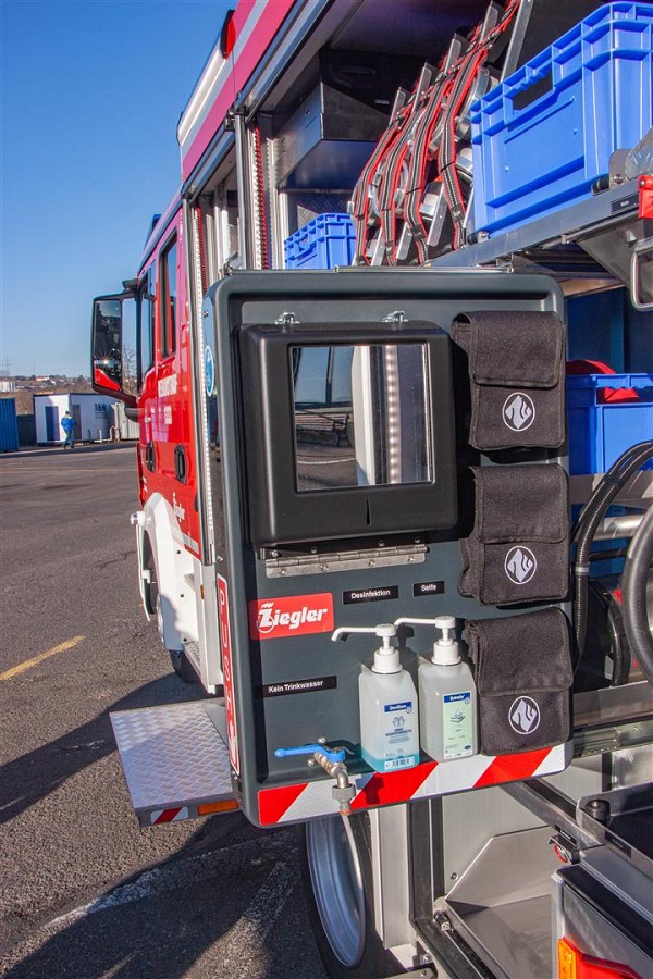 Blicke auf das Brandschutz-und Rettungs-Equipment im neuen Werkfeuerwehrauto. (Foto: UD/Michelin)