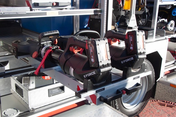 Blicke auf das Brandschutz-und Rettungs-Equipment im neuen Werkfeuerwehrauto. (Foto: UD/Michelin)