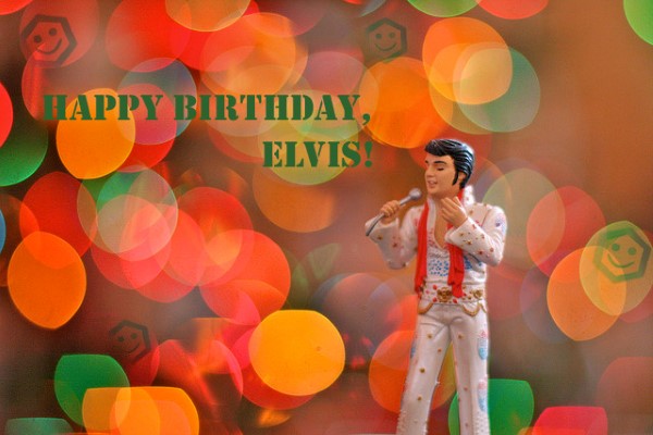 Heute wäre Elvis Presley 80 Jahre alt geworden (Foto: Kevin Dooley, flickr, CC BY 2.0, von uns um den Text ergänzt).