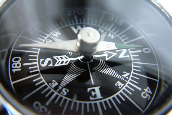 Ein Kompass, der beim Orientieren hilft - das wünschen sich viele, die nach Informationen zur Weiterbildung suchen (Foto: Eneco Cajigas, iStock).