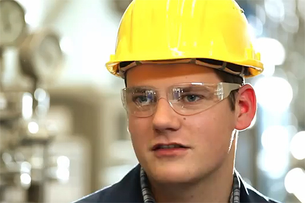 Ausbildung zum Industriemechaniker (Foto: Screenshot vom Video von Elementare Vielfalt).