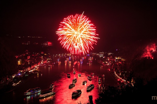 Spektakulär: das Feuerwerk über dem Fluss (Foto: m.Lu fotos, flickt, CC BY 2.0).