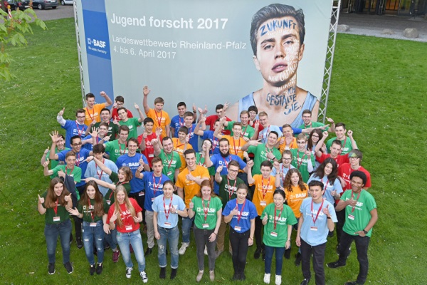 Kluge Köpfe: Die Teilnehmer des Landeswettbewerbs Rheinland-Pfalz von „Jugend forscht“ 2017 (Foto: BASF).