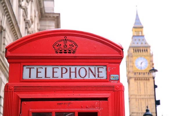 Typisch London: rote Telefonzellen, Doppeldeckerbusse und der Big Ben. Die Azubis konnten dank Erasmus+ das alles live sehen (Foto: Witizia, pixabay, CC0).