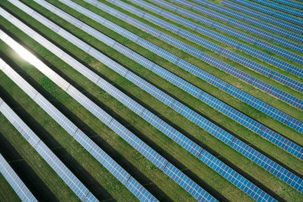 An sonnigen Tagen kann Solar-Strom zeitweise über zwei Drittel unseres momentanen Stromverbrauchs in Deutschland decken. (Bild: picjumbo, CC0)