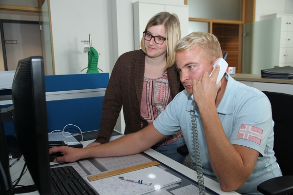 Das Team managed zusammen den „Kundeninnendienst“ von Südwest. Beide haben hier ihre Ausbildung gemacht (Foto: Brück, Südwest).