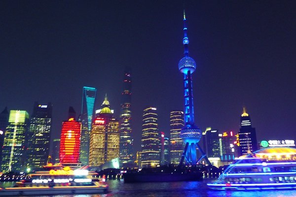 Shanghai bei Nacht ist imposant (Foto: privat)